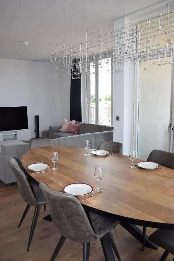 Large Penthouse - Private Parking - In A Beautiful Domain Appartement Antwerpen België