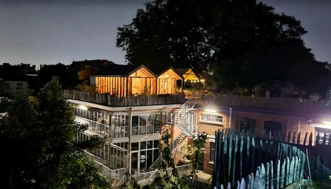 Large Penthouse - Private Parking - In A Beautiful Domain Appartement Antwerpen